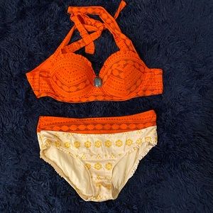 NEW Disney woman’s push up bikini, Top sz XXL, bottom sz XL,NOsmoke/smells/pets